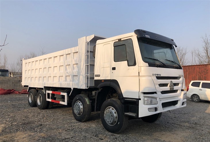 افریقہ میں فروخت کے لیے استعمال شدہ Howo 8x4 ڈمپ ٹرک